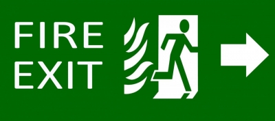 green exit emergency sign on white 400x177 - Ревизор нагрянет без предупреждения – в России планируют ужесточить проверки бизнеса