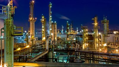 refinery 400x225 - Югра вложит 45 миллиардов в обрабатывающие предприятия