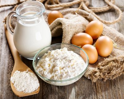 Milk Jug container Eggs 504215 400x318 - Федеральные торговые сети увеличивают долю Югорских товаропроизводителей