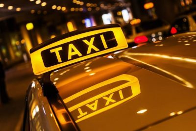taksi 6 400x267 - Сургут сэкономил 50 миллионов бюджетных рублей пересадив чиновников на такси