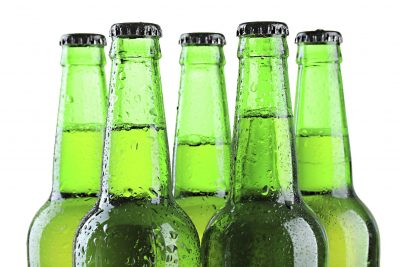 beer glass bottle 400x267 - В России планируют запретить продажу пива в таре больше 05 л.