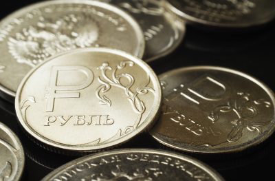 330f73a456347959e164e99f0e8a97f6 scaled 400x263 - Рубль признали самой недооцененной валютой мира