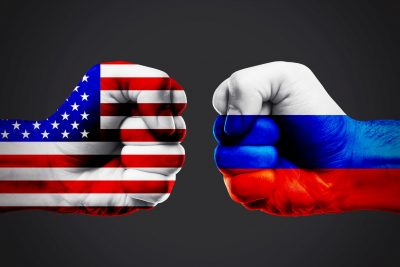 russiavsus 400x267 - США не будут оказывать России никакую помощь, кроме срочной гуманитарной