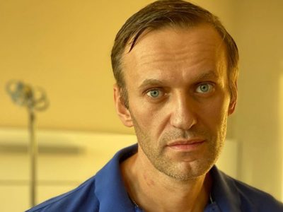 Navalny 9 400x300 - «За что сидите? Секретик!»: Дело о признании ФБК экстремистским отметили грифом «секретно»