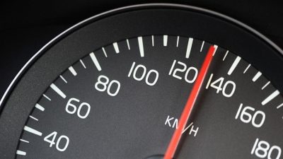 tn 203707 72e255ad2c5b2 400x225 - В России вступил в силу закон об уголовном наказании до трех лет за повторное превышение скорости