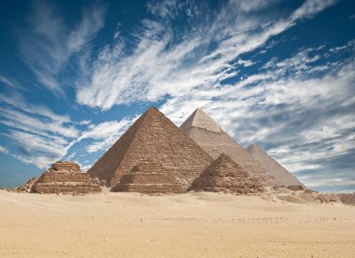 piramidy 400x291 - Ростуризм планирует запустить чартерные рейсы в Турцию и Египет в мае