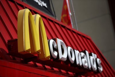 fastfud v krymu 400x267 - Российский сегмент McDonald's выставлен на продажу